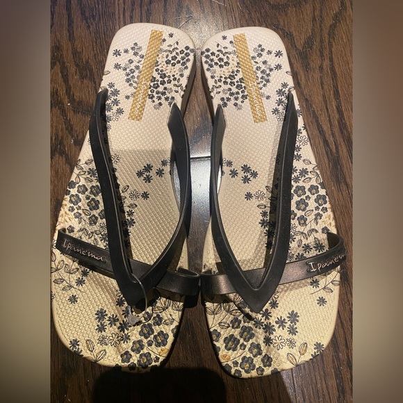 Ipanema Flip Flops Sandal - Picture 1 of 4
